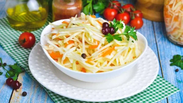 Как накрыть полезный стол: идеальный завтрак для борьбы с похмельем и квашеная капуста