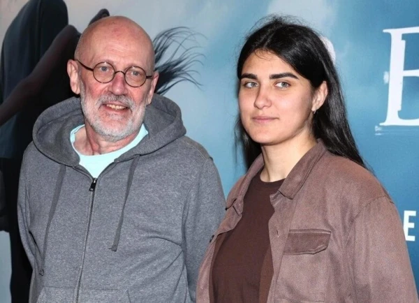 Шестой брак и новая муза: Александр Гордон узаконил отношения с молодой художницей