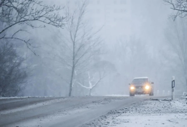 Утром во вторник затруднено движение по всем основным автодорогам Латвии