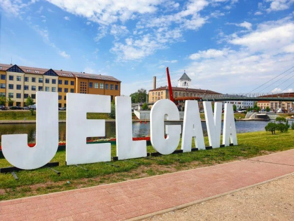 Изображение к статье: Вспышки опасного заболевания зафиксированы в двух городах Латвии: умерли уже пять человек; людей просят не выходить из дома