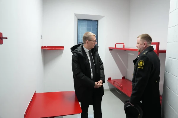 Президент Латвии лично изучил условия отсидки в тюрьме Лиепаи.