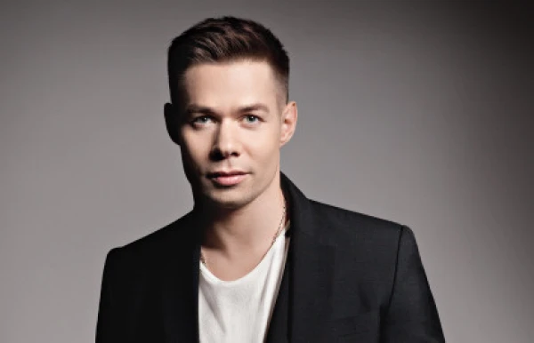 Изображение к статье: Романтичный молодой человек незаметно превратился в мужчину средних лет.