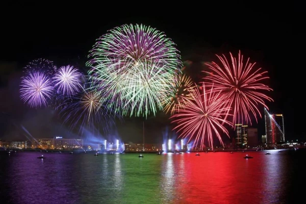 Рижан призывают снимать фейерверки на фото и видео, чтобы отправлять... в полицию