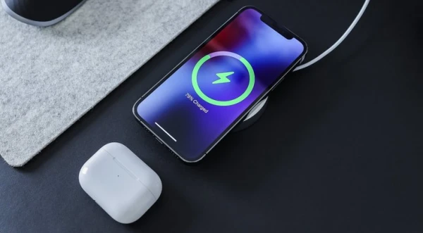 Описан правильный способ зарядки iPhone