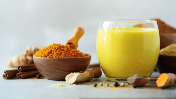 Изображение к статье: Что такое золотое молоко и почему его выбирают мировые знаменитости