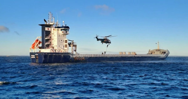 Изображение к статье: Россия предложила помощь задержанному в Финляндии экипажу судна, подозреваемого в порче кабеля