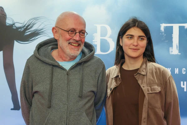 Изображение к статье: Счастлив в новом браке с 23-летней.