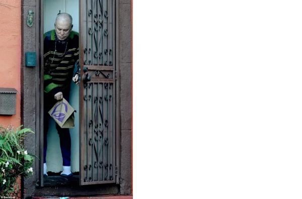 Изображение к статье: Знаменитый аристт выглядит просто страшно.