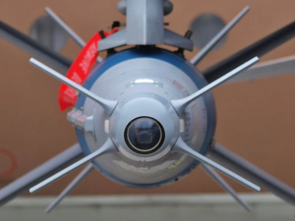 Изображение к статье: Индия закупает израильские комплекты, превращающие "глупые" бомбы в высокоточные боеприпасы.