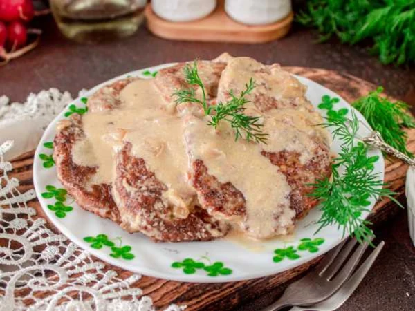 Тушеные печеночные оладьи: секрет идеального рецепта