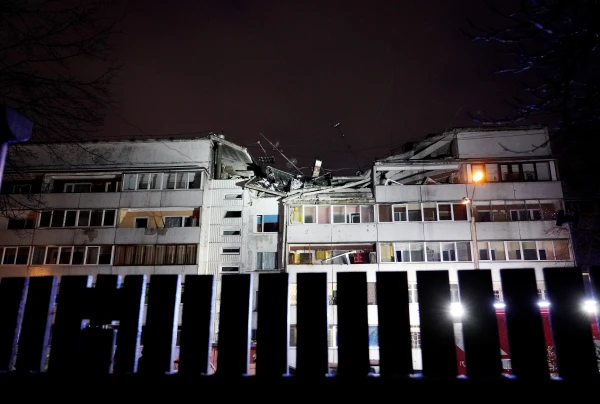 Кризисное пособие и временные квартиры: как помогают жителям дома на Баускас