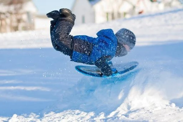 Зимние «радости»: в больницу Риги доставляют детей без сознания, с переломами, кровотечением, опасными ранами