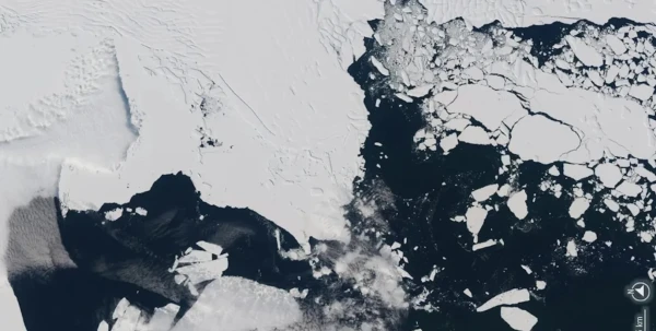 Снимок из космоса ледника Туэйтса в Западной Антарктиде, который подвергается воздействию сотен землетрясений.
