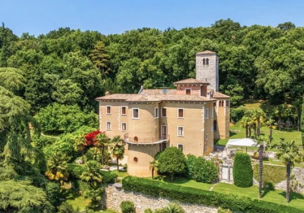 Князь Лихтенштейна продает 1000-летний замок за 30 миллионов евро