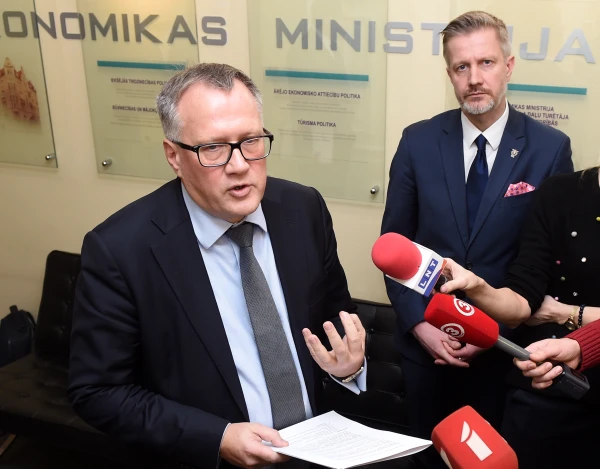 Изображение к статье: Арвилс Ашераденс и Янис Эндзиньш.