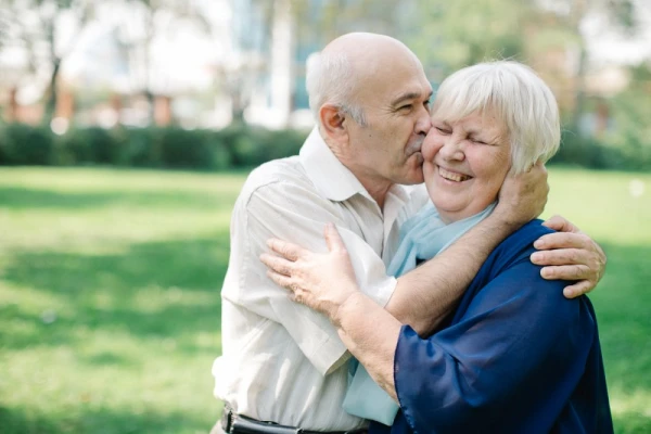 Крепкий брак оказался одним из ключевых факторов благополучия в пожилом возрасте