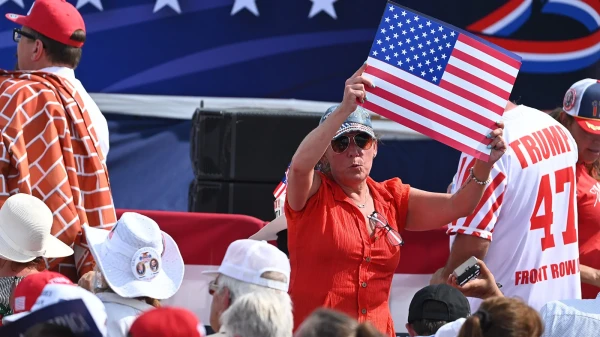 Равнение на флаг у них в крови.