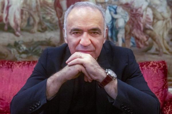 twitter.com/Kasparov63