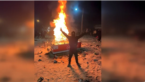 Жгут транспорт и мусор по всей стране: лидер Ирана заявил интересах США в беспорядках