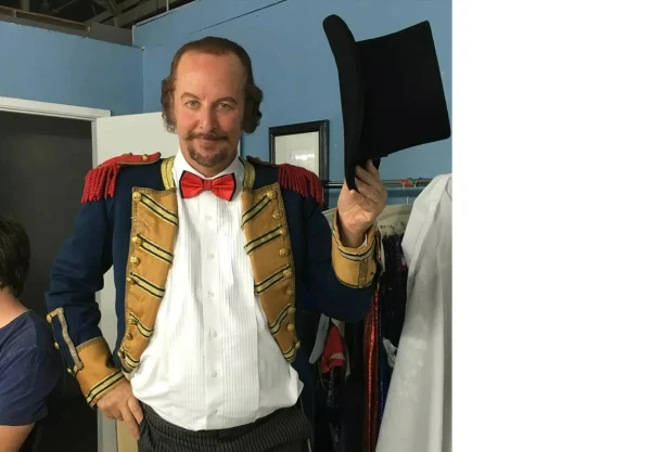 Изображение к статье: Этот ловкий господин выходит из всех передряг.