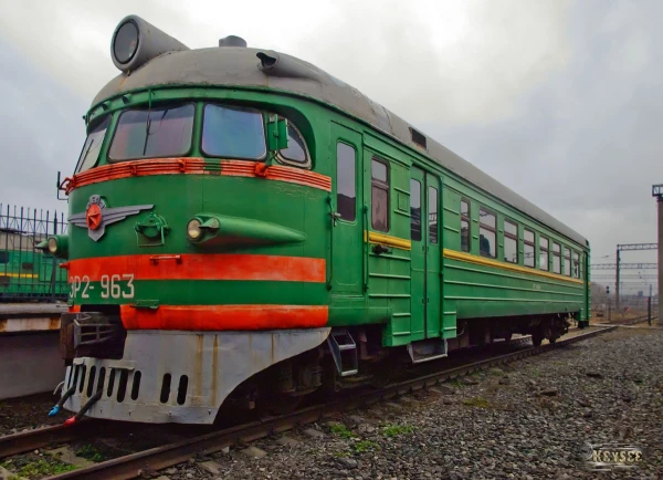 Изображение к статье: Латвийская госкомпания продает вагоны, построенные при Хрущеве, и локомотив времен Горбачева