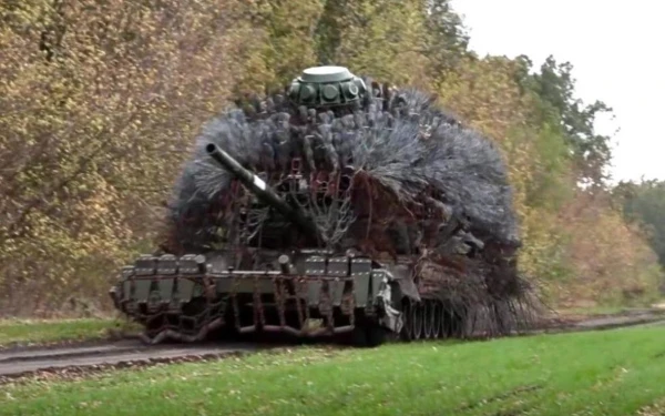 «Аквариум с одуванчиками»: РФ создала странную защиту для брони, и это может сработать - The Telegraph