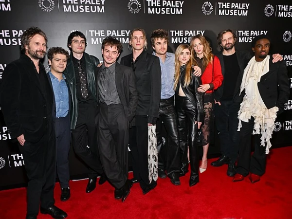 Артисты, исполнившие главные роли сериала.