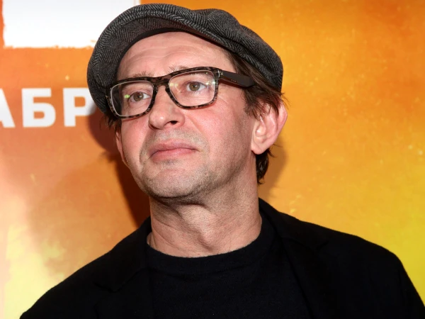 Изображение к статье: Его отец — Юрий Аронович Хабенский (1946—2004), еврей, был инженером-гидрологом; мать — Татьяна Геннадьевна Хабенская, работала учительницей математики в школе.