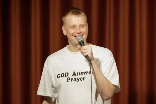 Как посмели? Уехавший в Европу популярный комик пожаловался на аннулированные визы