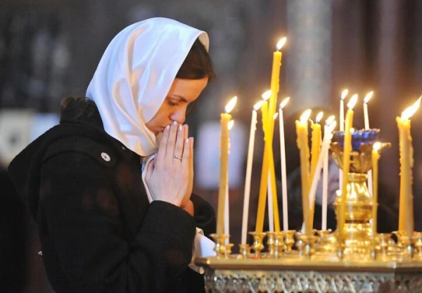 В РФ падает рождаемость. РПЦ провела молебен «о вразумлении» женщин