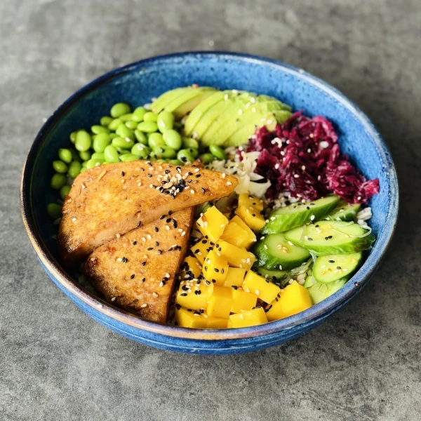 Как составлять протеиновые боулы и почему они полезны зрелым женщинам