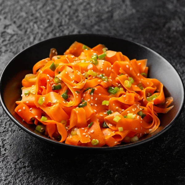 Модный «ретиноловый» салат: полезен ли он для кожи и как его приготовить