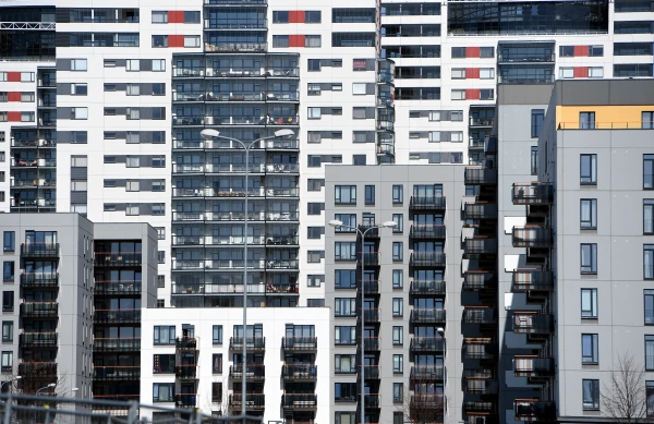 Много говорят, но мало строят:  в Риге предпочитают покупать жилье, а не снимать