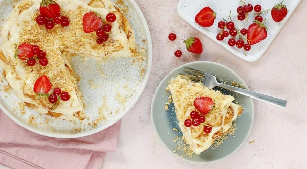 Торт Наполеон из печенья «ушки»: простой и вкусный праздничный рецепт