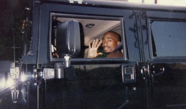 Изображение к статье: Он умер молодым и популярным.