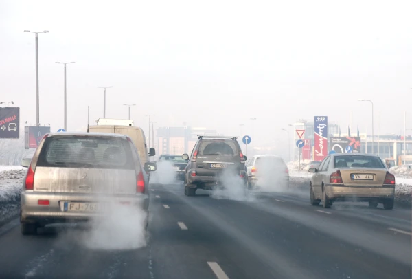 Зимой нет оснований ругать медленных водителей — низкая скорость предупреждает о риске