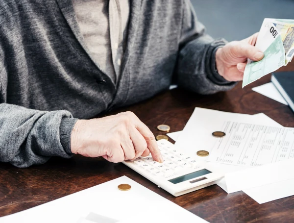 Изображение к статье: Латвийские пенсионеры и налоги: сколько будут высчитывать в 2026-м году