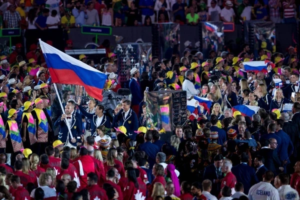 Изображение к статье: Не обниматься, не целоваться: что делать спортсмену Латвии, если он соревнуется с россиянином – инструкция