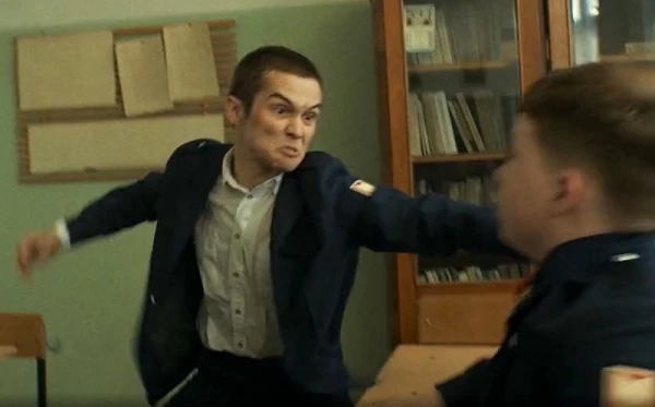 Кадр из фильма - такие примеры для подражания "скармливают" русской молодежи