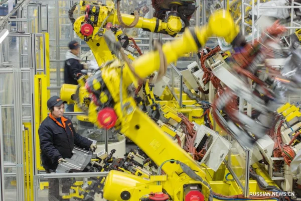 Изображение к статье: Могучие роботы в руках внимательных китаянок.