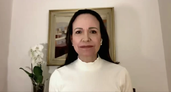 Мачадо в Белом доме «вручила» Трампу Нобелевскую премию мира