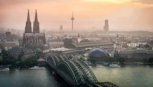 Экономика ФРГ растет за счет инвестиций в инфраструктуру и ВПК