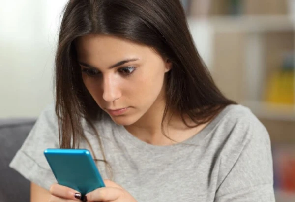 Газлайтинг: что это такое, как он используется в переписках и как ему противостоять