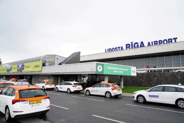 Изображение к статье: Спрос на ваучеры на такси от аэропорта остаётся низким — ищут другие решения