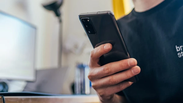 Перечислены самые бесполезные функции смартфона