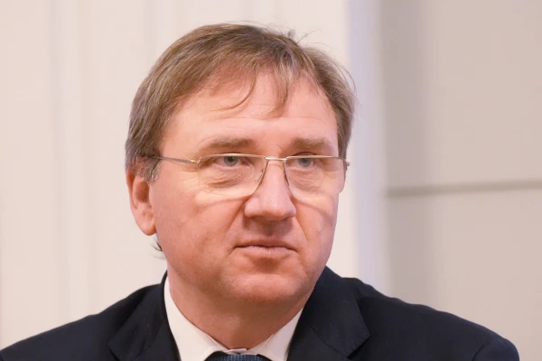 Изображение к статье: Так мы соседей не догоним...