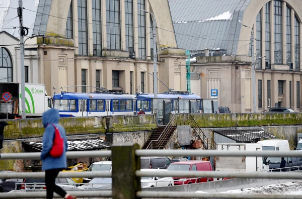 В овощном павильоне Центрального рынка обещали фрукты и овощи, но по-прежнему доминируют промтовары