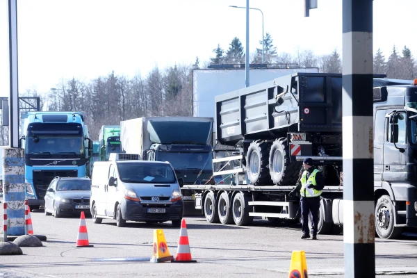 Из соображений безопасности в субботу двум гражданам РФ было отказано во въезде в Латвию