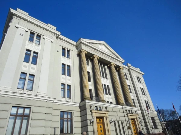 Измена! МИД Латвии в Узбекистане и Казахстане рекламирует по-русски латвийские визы