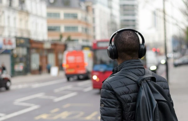 Изображение к статье: Датская разведка испугалась Bluetooth-наушников из-за конфликта с США